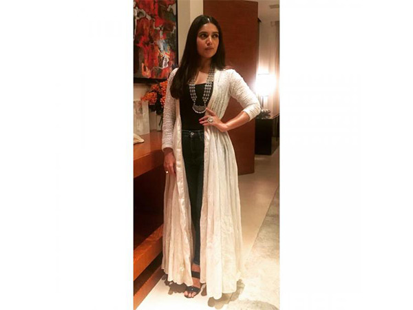  अंजू भंडारी के आउटफिट्स में 