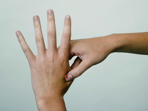 हाथ के दर्द के लिए प्राकृतिक उपचार :