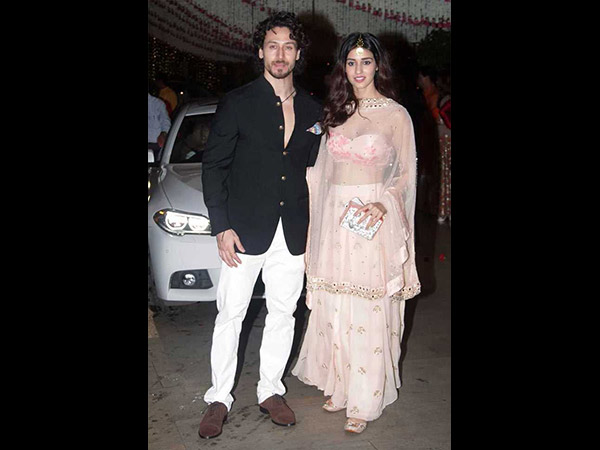 लव बडर्स दिशा पाटनी और टाइगर श्रॉफ पहुंचे साथ लव बडर्स दिशा पाटनी और टाइगर श्रॉफ पहुंचे साथ