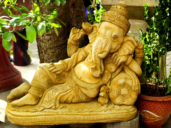 ॐ एकदंताय नमः 