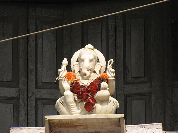  सफेद गणेश