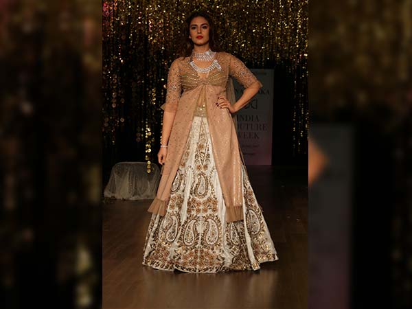  Huma Qureshi Leaves Us Spellbound At ICW 2017