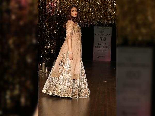  Huma Qureshi Leaves Us Spellbound At ICW 2017