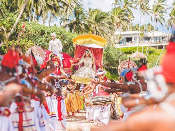 श्रीलंका में हुई शादी 