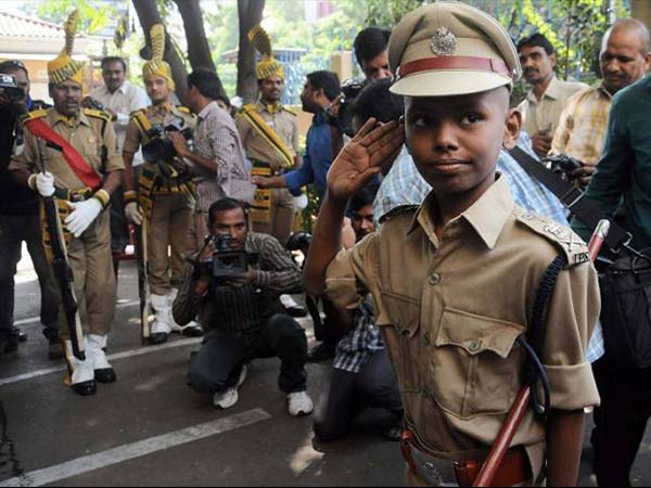 सादिक के परिवार में हैं कई पुलिस अधिकारी 