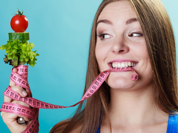 3) कड़े आहार को ना कहें