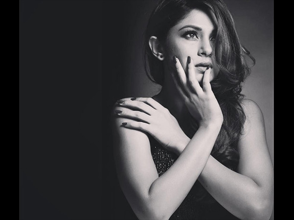 ब्‍लैक एंड व्‍हाइट फोटोशूट