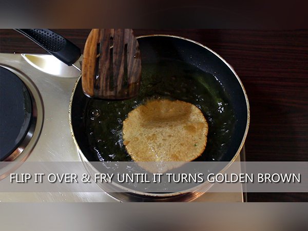 singhare ki poori recipe