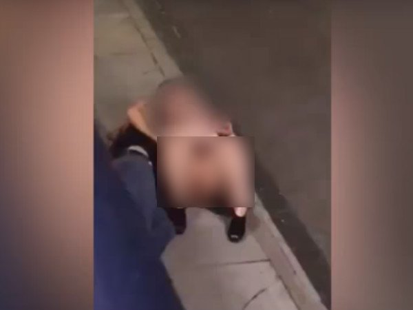 दोनों एक दूसरे में बिजी