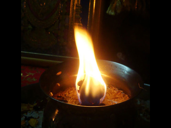 इसलिए जलाते है अखंड ज्‍योति.. 