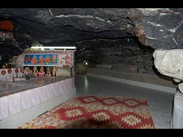 कालका केव मंदिर, अरोर, रोहरी सिंध के पास