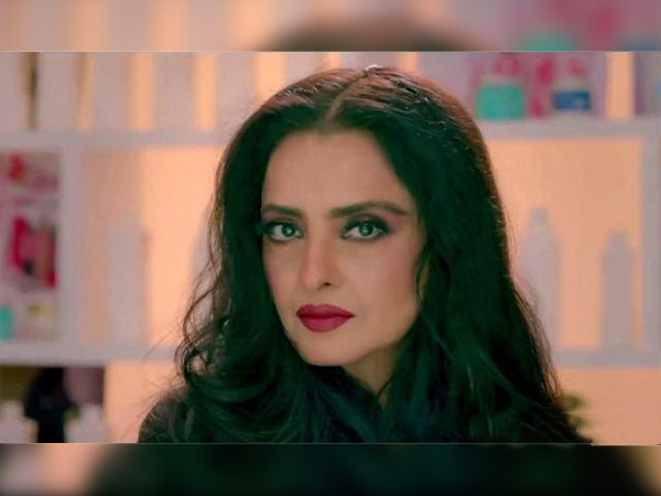 क्‍लींजिंग और मॉइश्‍चराइजिंग : 