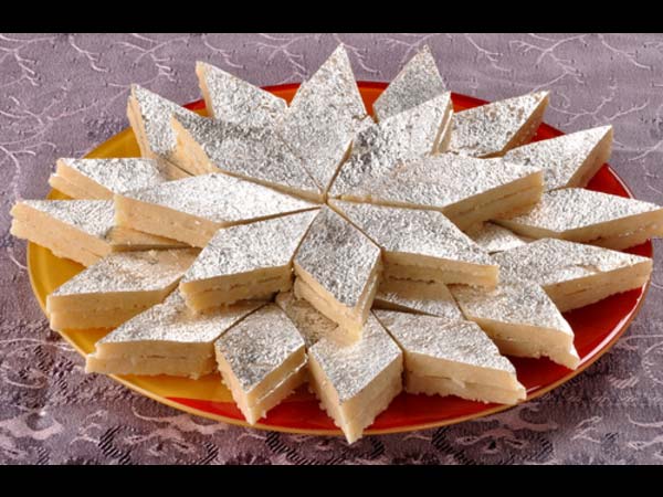 चांदी के वर्क वाली मिठाई हैं खतरनाक चांदी के वर्क वाली मिठाई हैं खतरनाक