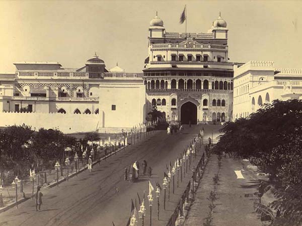 अंग्रेज ने किए 100 फायर