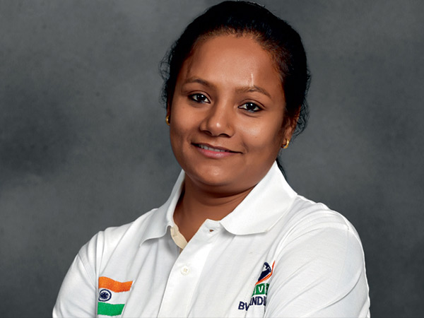 एवरेस्ट पर एक पैर से चढ़कर लहराया तिंरगा