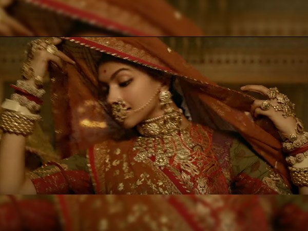 deepika's look from padmavati ghoomar song deepika's look from padmavati ghoomar song