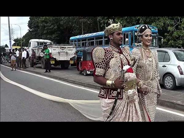 250 लड़कियों ने थामी साड़ी