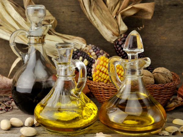  7. ओलिव आयल के साथ शिकाकाई पाउडर