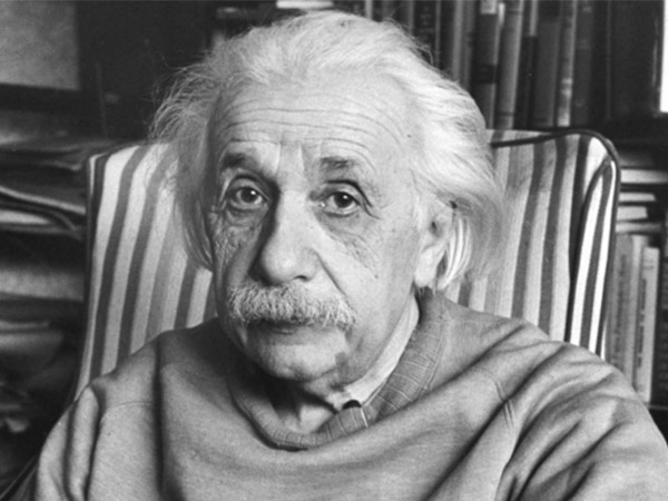 एल्बर्ट आइंस्टाईन