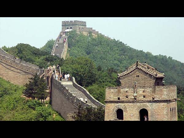 कई बार टूटी दीवार 