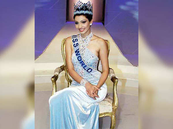 युक्‍ता मुखी : 1999 