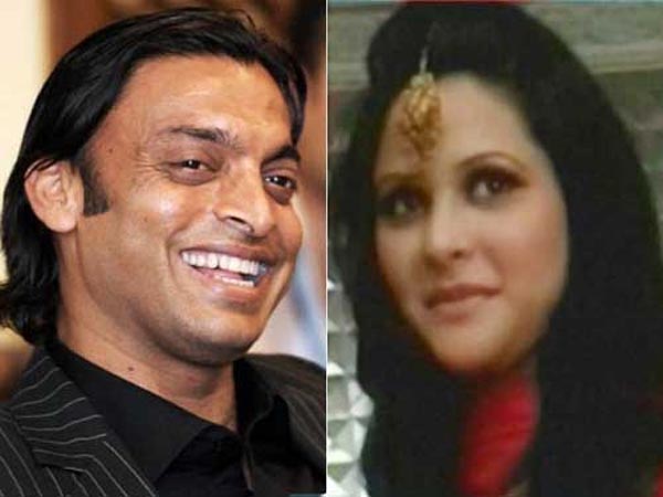 6) शोएब अख्तर और रुबाब खान 