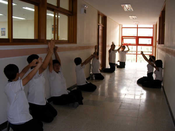 फर्श के बाहर लंच करना 