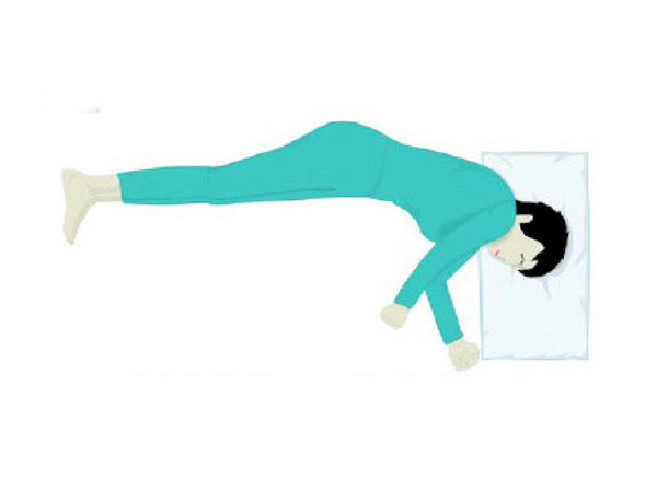 # 4 एक करवट ले कर सोना और एक हाथ बाहर की तरफ फैला कर रखना: