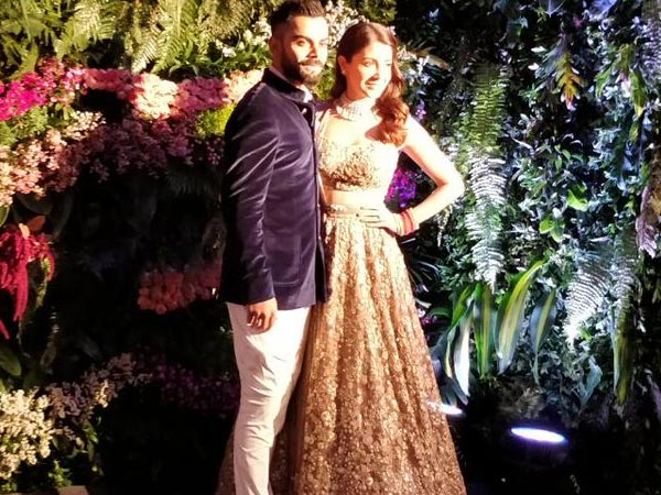 अनुष्‍का का गोल्‍डन लहंगा 