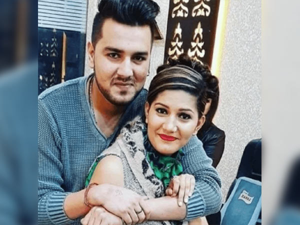 मेनस्‍ट्रीम में हाथ अजमा रही है 