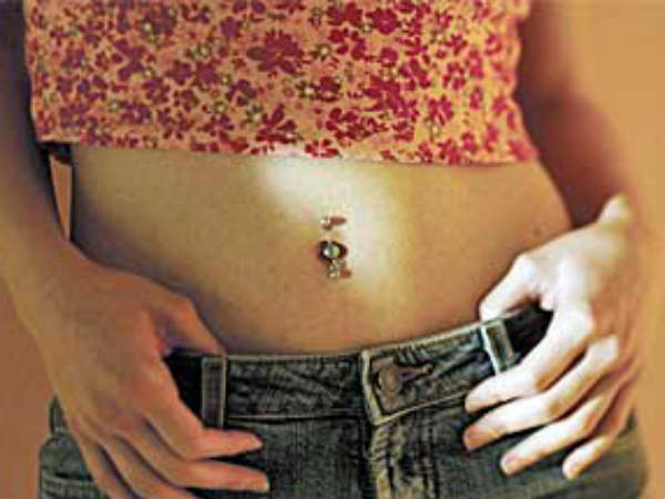 केले या पपीते से हटाए नाभि का कालापन 