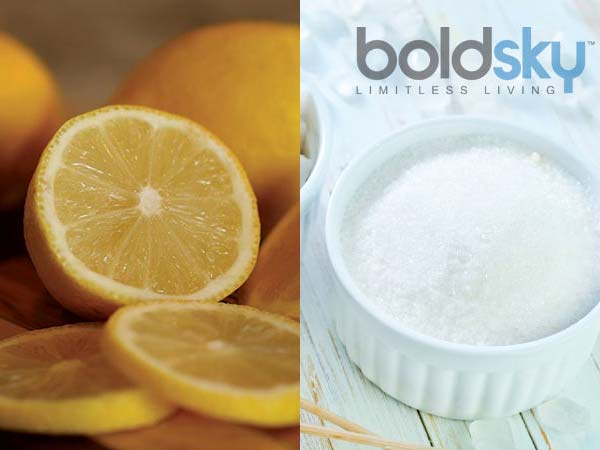 7. चीनी और नींबू का स्‍क्रब 