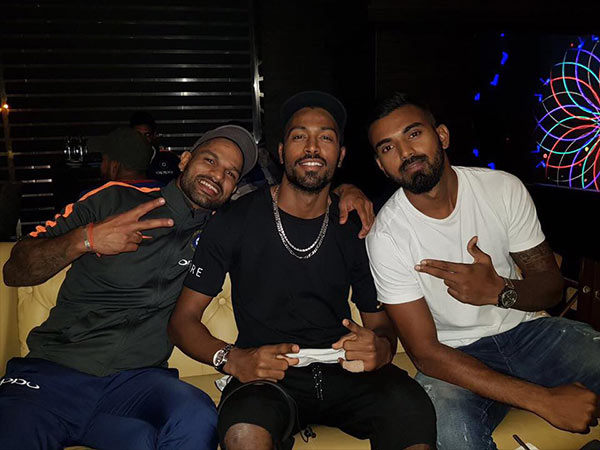 7. क्रिकेट खेलने को नहीं था खुद का बैट 