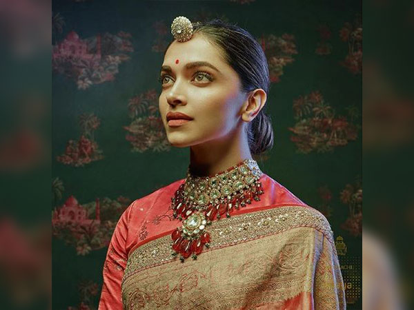 रॉयल लुक