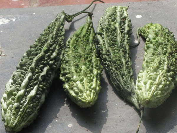 3. करेले और खीरे का मास्क