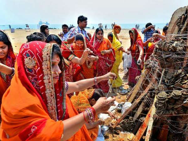 गोबर के कंडे बनाएं 