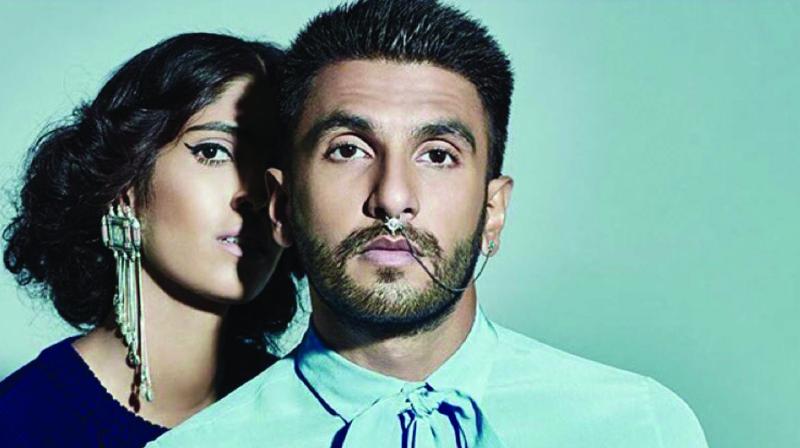  नथनी भी पहनी थी 