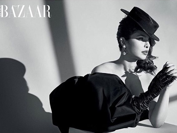 सेक्‍सी ऑफ शोल्‍डर लुक 