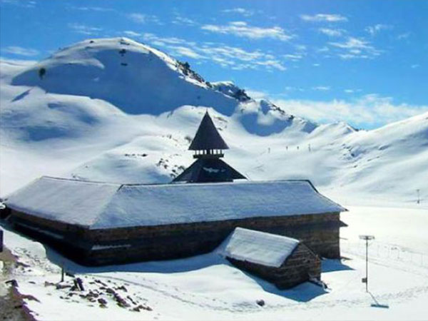 सर्दियों में भारी बर्फबारी 