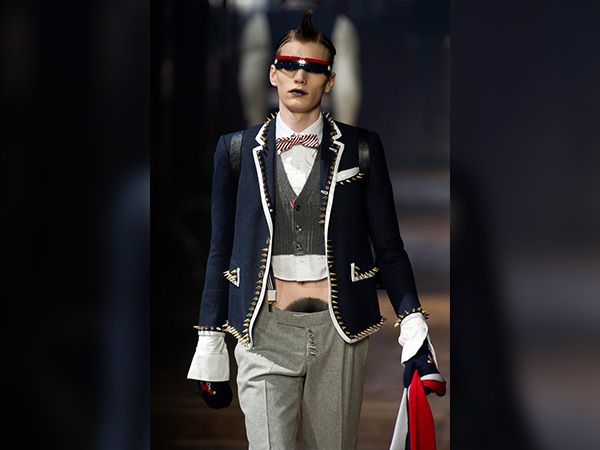 पेरिस फैशन वीक में भी दिख चुका है। 