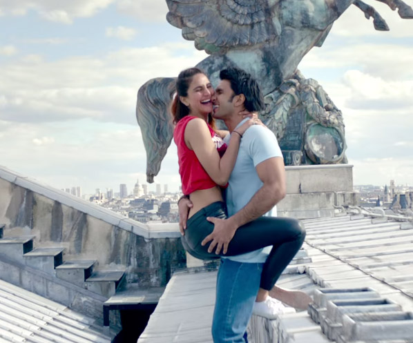 7) Public place में सेक्स