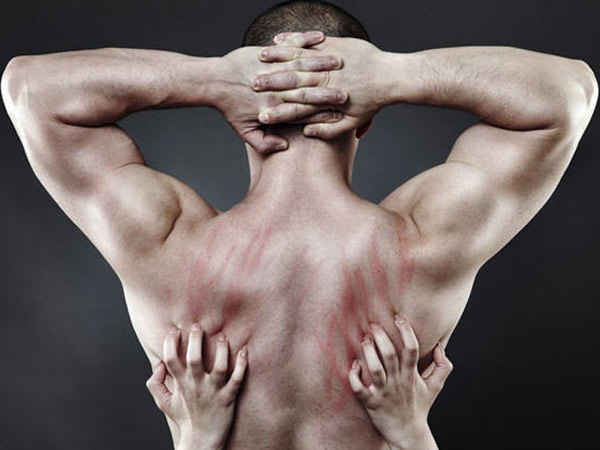 नाखूनों के निशान 8 तरह के होते हैं