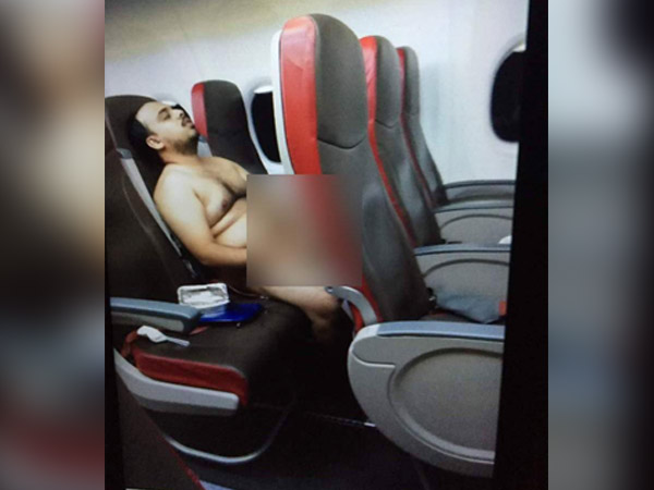  खुलेआम मास्‍टरबेट 