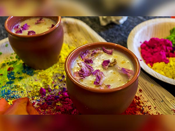 घर पर कैसे बनाएं ठंडाई