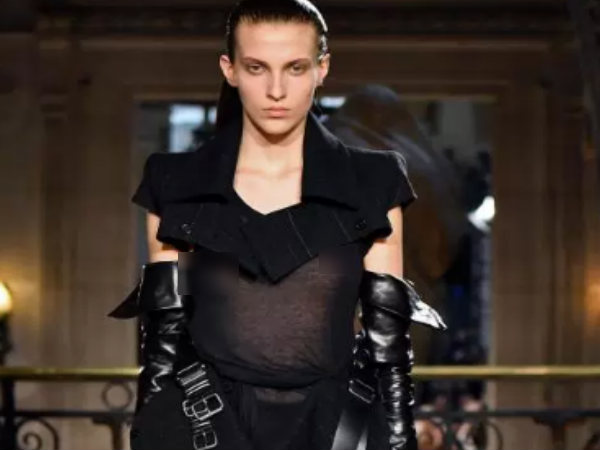  सी थ्रू लेदर 