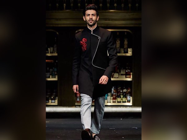  कार्तिक का फ्यूजन अवतार 