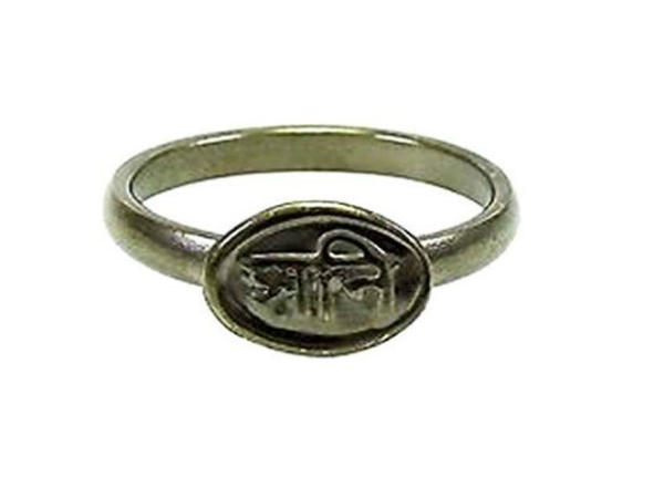 मध्‍यमा में डाले लोहे की अंगूठी 