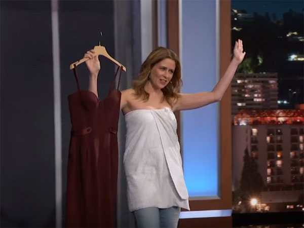 Jenna Fischer Wore a Towel on Jimmy Kimmel Live