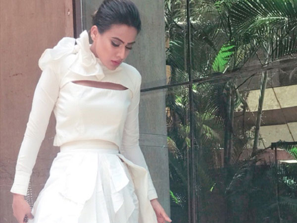 actress-nia-sharma-feels-uncomfortable-due-her-unfit-dress