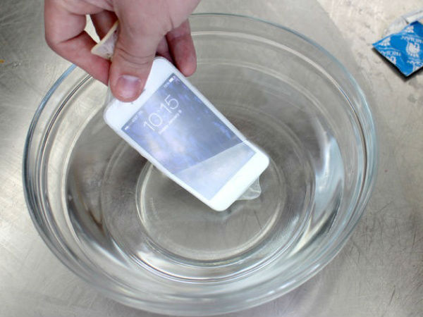 वाटरप्रूफ फोन कवर 